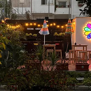 Albergue Urban Oasis