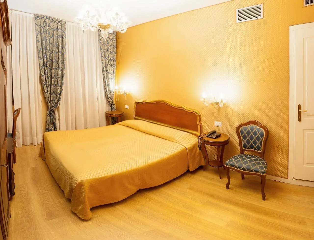 Hotel Locanda Canal Venice 3*,