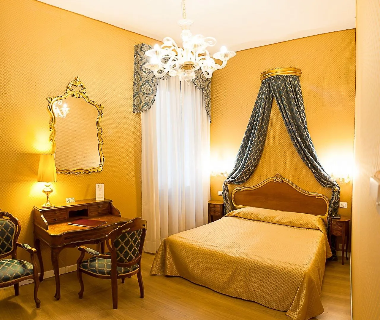 Hotel Locanda Canal Venice 3*,